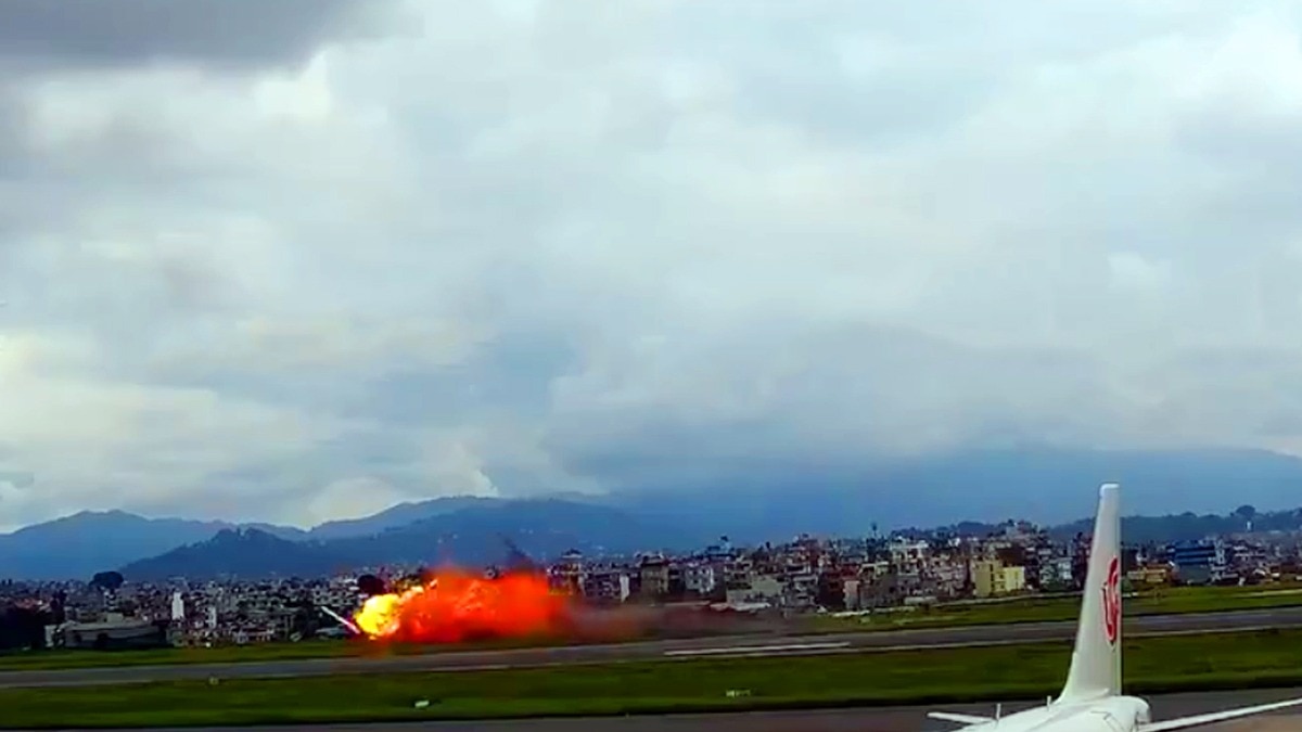 New footage reveals moment of deadly Nepal plane crash