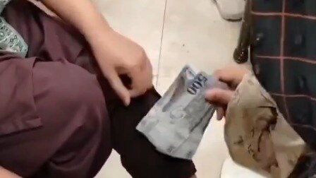 Video: Pakistan airline crew member caught smuggling Saudi currency in socks