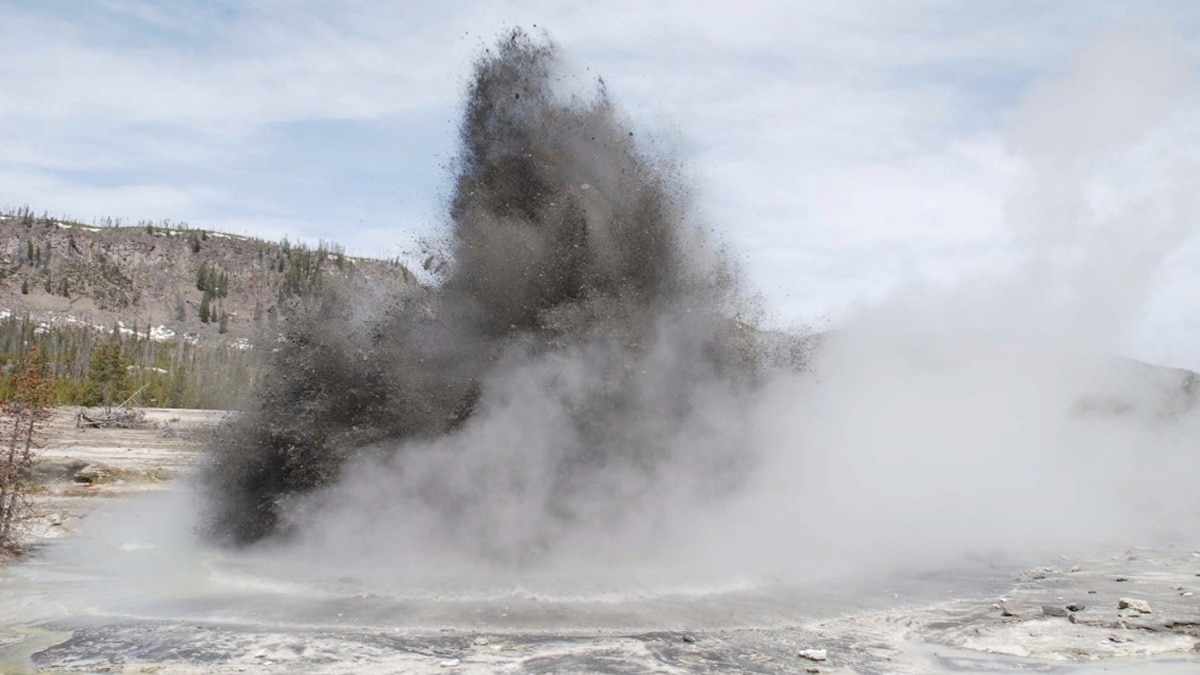 US hydrothermal explosion was due to blocked underground plumbing in Yellowstone National Park Biscuit Basin