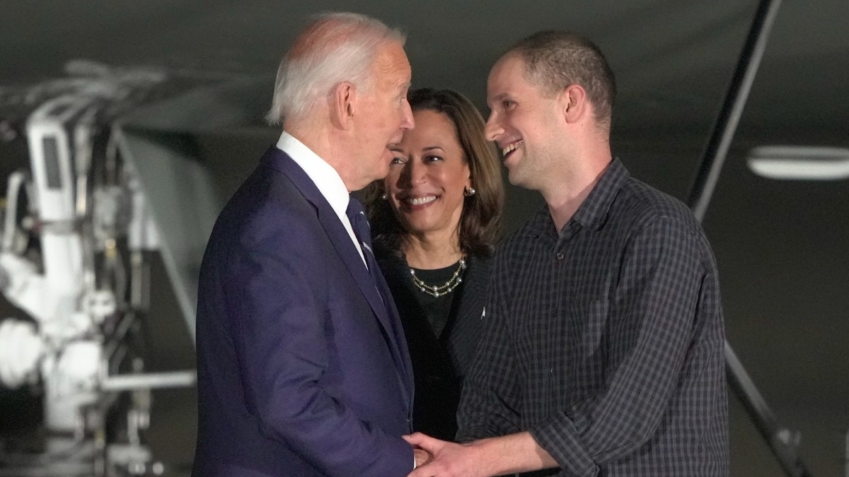 Evan Gershkovich, others return to US after being freed in Russia prisoner swap, Biden welcomes them