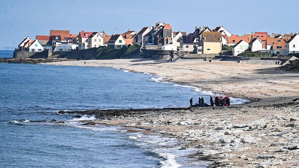 A least 8 people have died trying to cross the English Channel, French authorities say