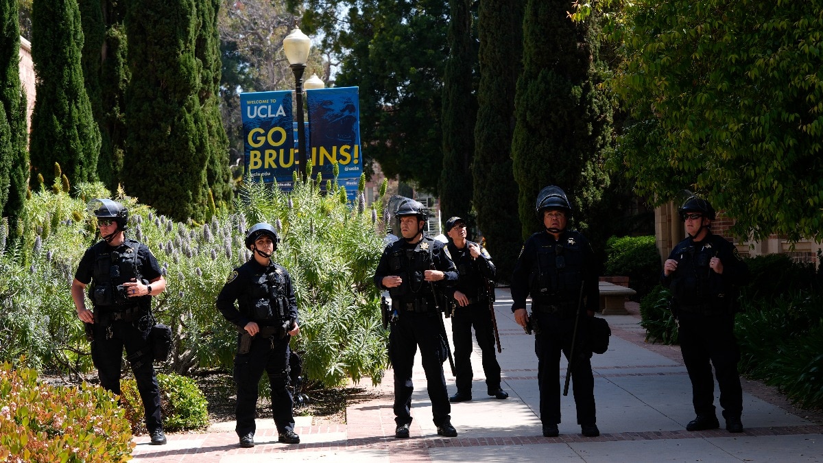 2 injured after explosion in California courthouse, suspect in custody