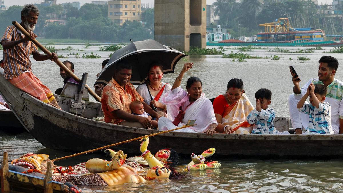 Bangladeshi Hindus defy attack worries to celebrate festival